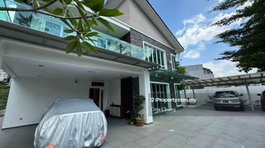 Modern house with well kept 1