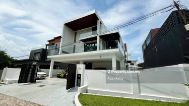 Fully Renovated Private Pool, 3-Storey Country Heights, Kajang 1
