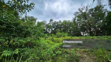 Good buy!  24,000 sq ft big land size near to Mid Valley 1