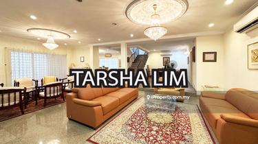 Quiet serenity environment with ample of parking and back yard garden. 1