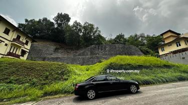 A secruded area with very low density and auto gate entree by remote 1