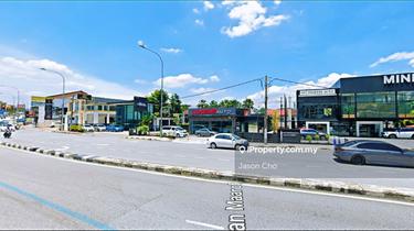 Exclusive well renovated commercial bungalow at Jalan Maarof 1