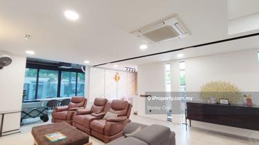 Tastefully modernized 2.5 storey corner house with rooftop garden 1