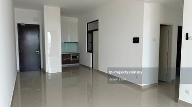 Lavile KL, walking distance to MRT and friendly owner. 1