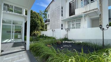Spacious Modern Bungalow 1