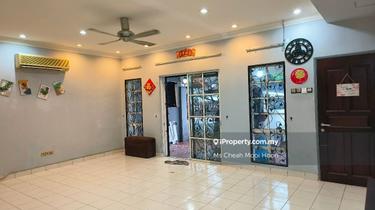 Near Giza n Tropicana mall mrt  station thosmon hospital 1