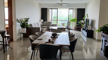 Enjoy 3 stunning views of KL Skyline, the pool and Bangsar from 1 home 1
