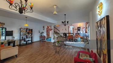 Facing Empty Space! Very Well Kept & Cozy! 1