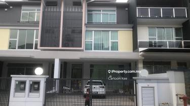 Below Market / 3 Storey Terrace / Sutera Utama  3 / 5bed / Rm3500 / Rm 1