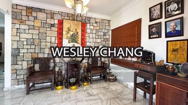 Simple 2storey bungalow located at quiet location, close to food haven 1