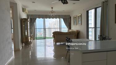 Overlooking the West Park and Lake. Very well maintain condition. 1