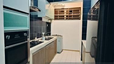 2 parkings Newly refurbished unit move in condition  1