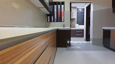 South facing 2.5-storry with full renovation & extension. Move in cond 1