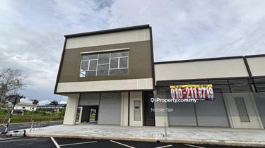 Beside Makmak Restaurant And Close 2 Petrol Station 1