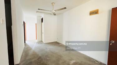 Below Market Price Apartment with Lift Bandar Kinrara Puchong For Sale 1
