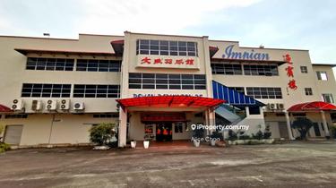 Precious Chance to start business at Pekan Nanas 1