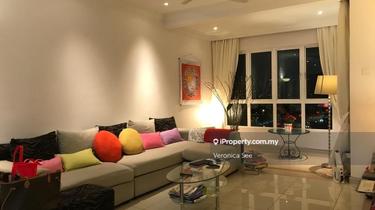 Overlooking city view and swimming pool. Corner unit and quiet 1