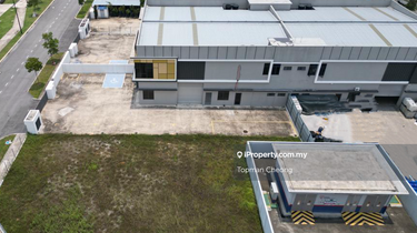 Corner lot unit and Huge Land 1