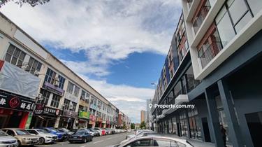 New corner shop lot with lift 1
