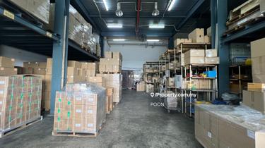 Semi-d factory for rent in bukit kemuning 1