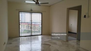 Prime location Tip top ready to stay condition Walking Distance to LRT 1