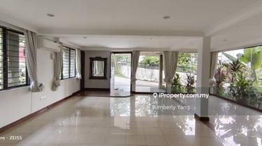 Colonial Style Bungalow-Full Of Character, Green & Natural Environment 1