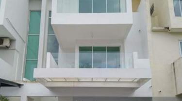 3 storey superlink gated guarded  1