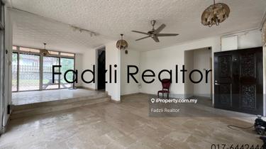 Cute bungalow with spacious flat land 1