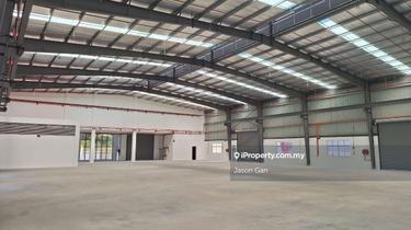 Prime location next to highway huge factory for rent in Batu Caves. 1