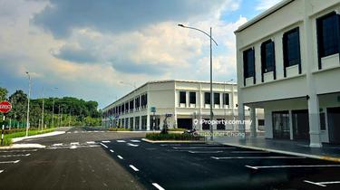 Eco Majestic, Silver Square, Brand new shop-office, 24x80 1
