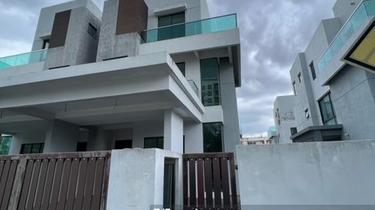 Semi-D house for Sale 1