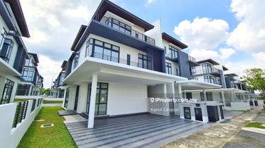 Modern design semi-d must view! 1