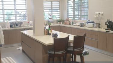 Tastefully Renovated 3 storey Zero Lot Bungalow for Sale 1