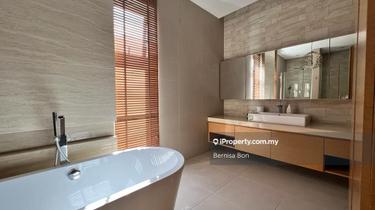 Double volume ceiling,Move in condition,Fully renovated,quiet street. 1