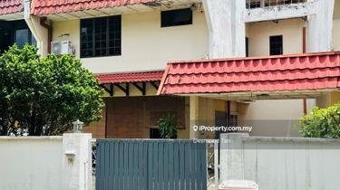 Gated Guarded Taman Megah Prime Location, Endlot with extra land 1