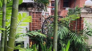 Huge land with a bungalow at cul-de-sac in Taman Pantai 1