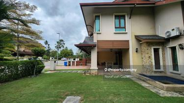 Semi-D D'Puncak, Jalan Awan Larat U8, Bukit Jelutong 1