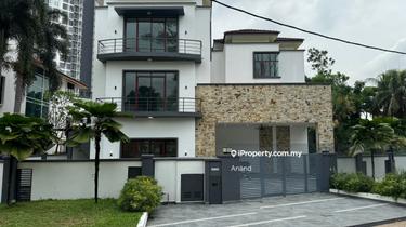Beautifully & tastefully renovated & well maintained 1