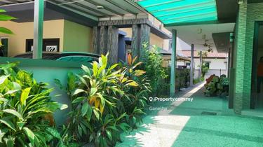 Quiet, Spacious and Classy Semi D !  1