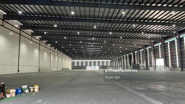 Cheap! Freehold warehouse with loading bays high ceiling 1