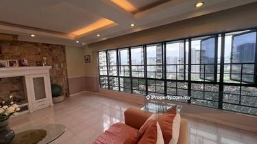 Beautiful spacious unit with breathtaking views and airiness 1