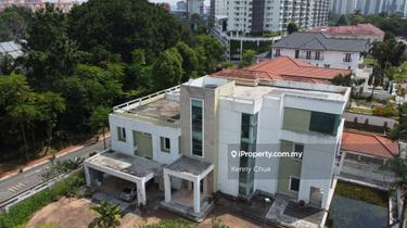Freehold 3-Story Bungalow with Pool for Sale 1