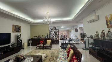 Well kept single storey bungalow, big garden , flat land  1