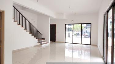 Brand New Irama Villa Endlot! Big Land Size! Spacious Layout! Freehold 1