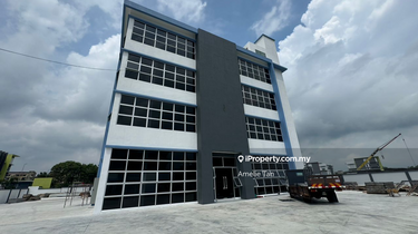 Brand new 3.5-storey factory with Lift 1