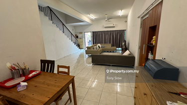 2.5 storey end lot with big land for sale 1
