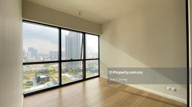 TRX Residence. Near MRT & TRX Shopping Mall. Good Value for buy. 1