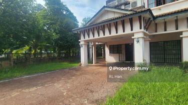 Fire Sale! Corner Double-Storey Bukit Jelutong Home, 4,700sf Land 1