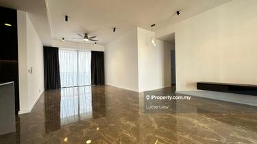 Private Lobby with Full Lake and Green View 1
