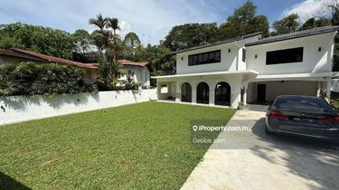 Refurbished bungalow with pool for rent 1